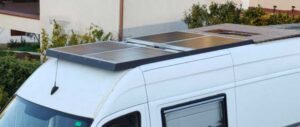 Placas solares en una furgoneta camperiza