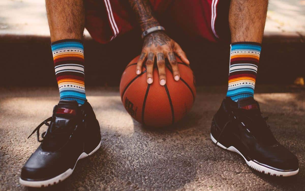 jouer basketball chaussetes